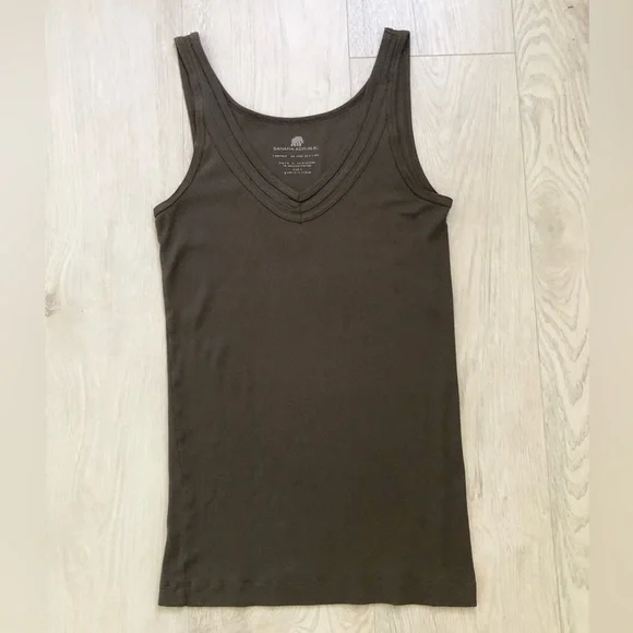 Banana Republic Rib V-Neck Soft Tank Top Cami - Picture 7 of 16